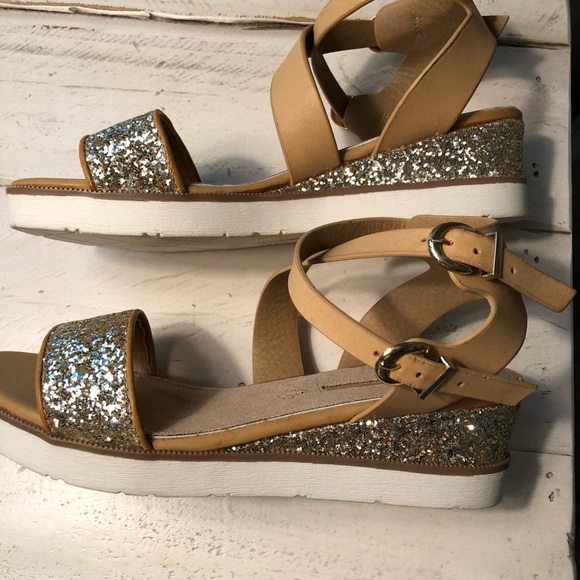 Sandals - Picture 2 of 7